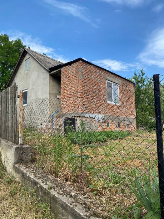 Продам дачу в мальовничому місці біля річки