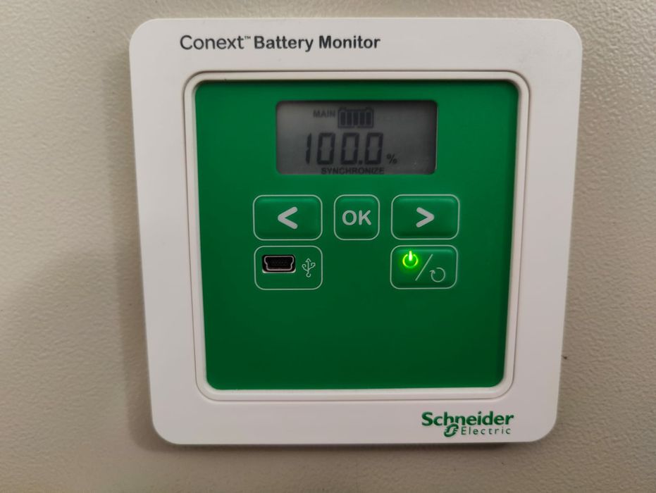Schneider Electric Conext XW+6.8KW 230, система резервного живлення.