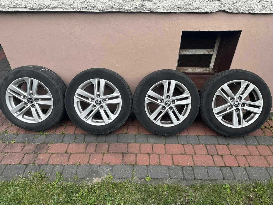 Felgi Toyota Corolla 16 + opony wielosezonowe