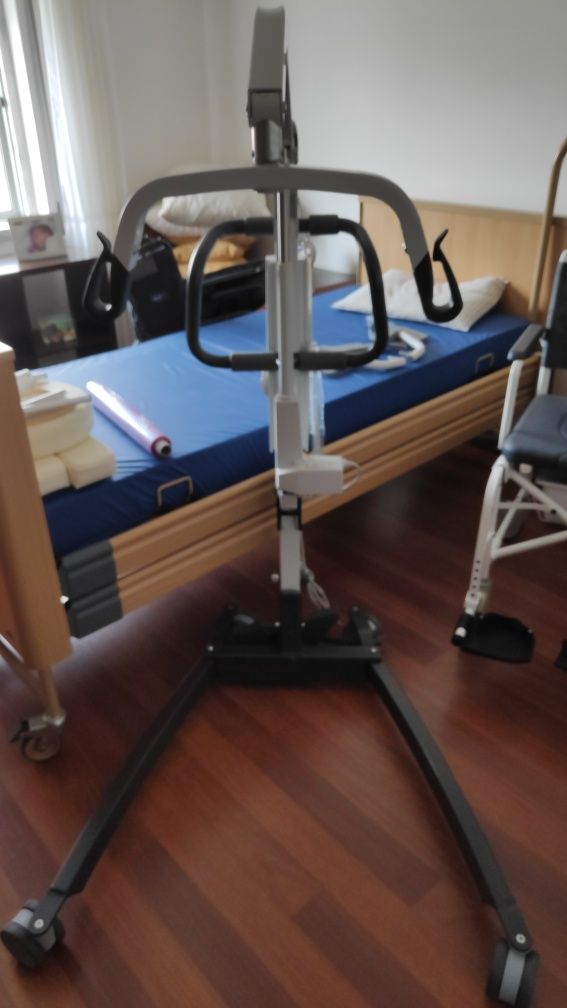 Vários equipamentos para pessoa com mobilidade reduzida