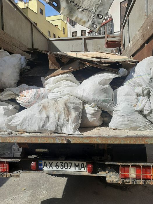 Вывоз мусора. Грузоперевозки до 6 тонн,услуги самосвала