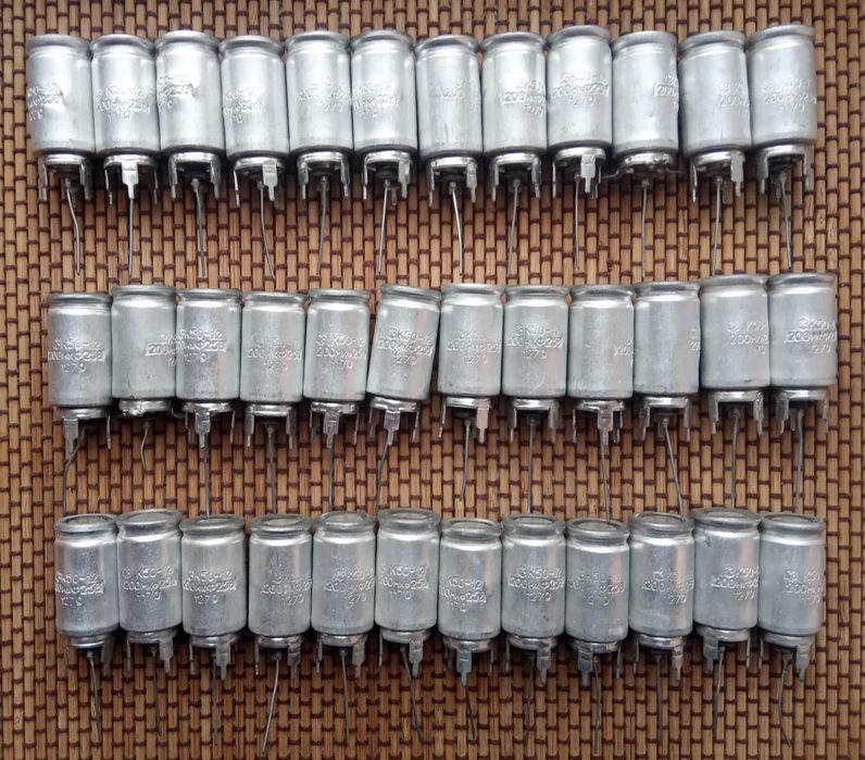 Набір: конденсатори електролітичні К50-12, 200мкф x 25в (електроліти)