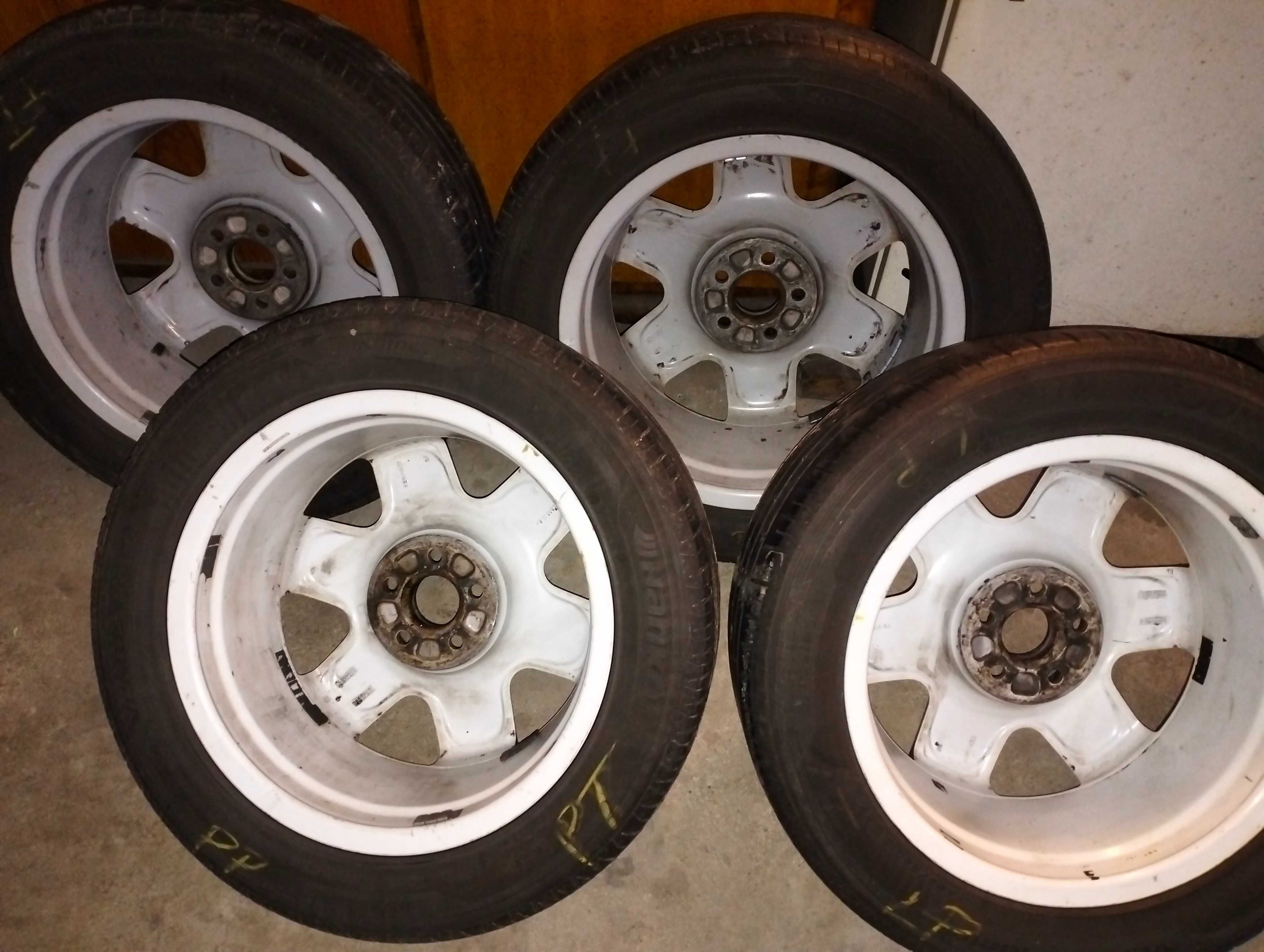 Felgi VW 16 5x100 z letnimi oponami Hankook