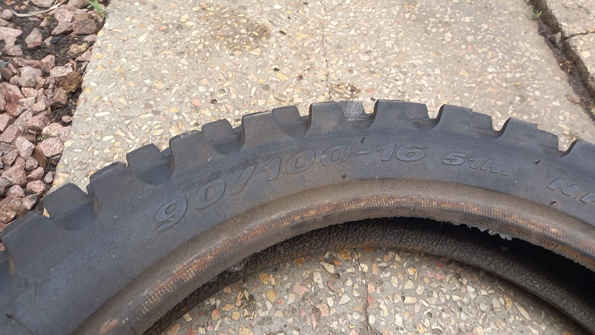 Покришка,гума,скат 90/100 r16