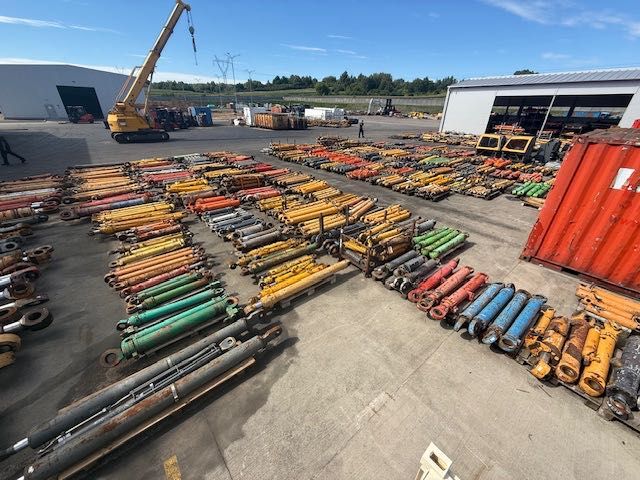 siłownik hydrauliczny do koparki używany