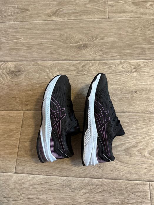Кросівки asics для зала