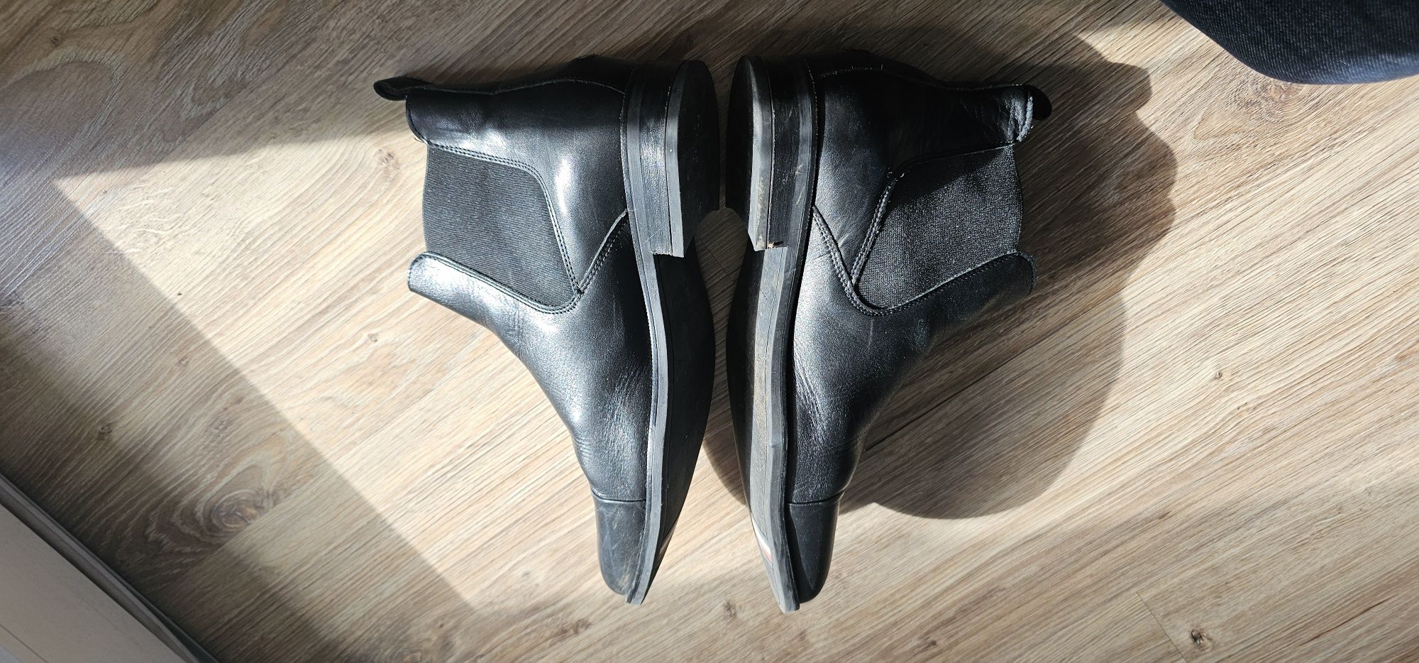 Sztylbety Tommy Hilfiger rozmiar 43 wkładka 27,6cm stan bardzo dobry