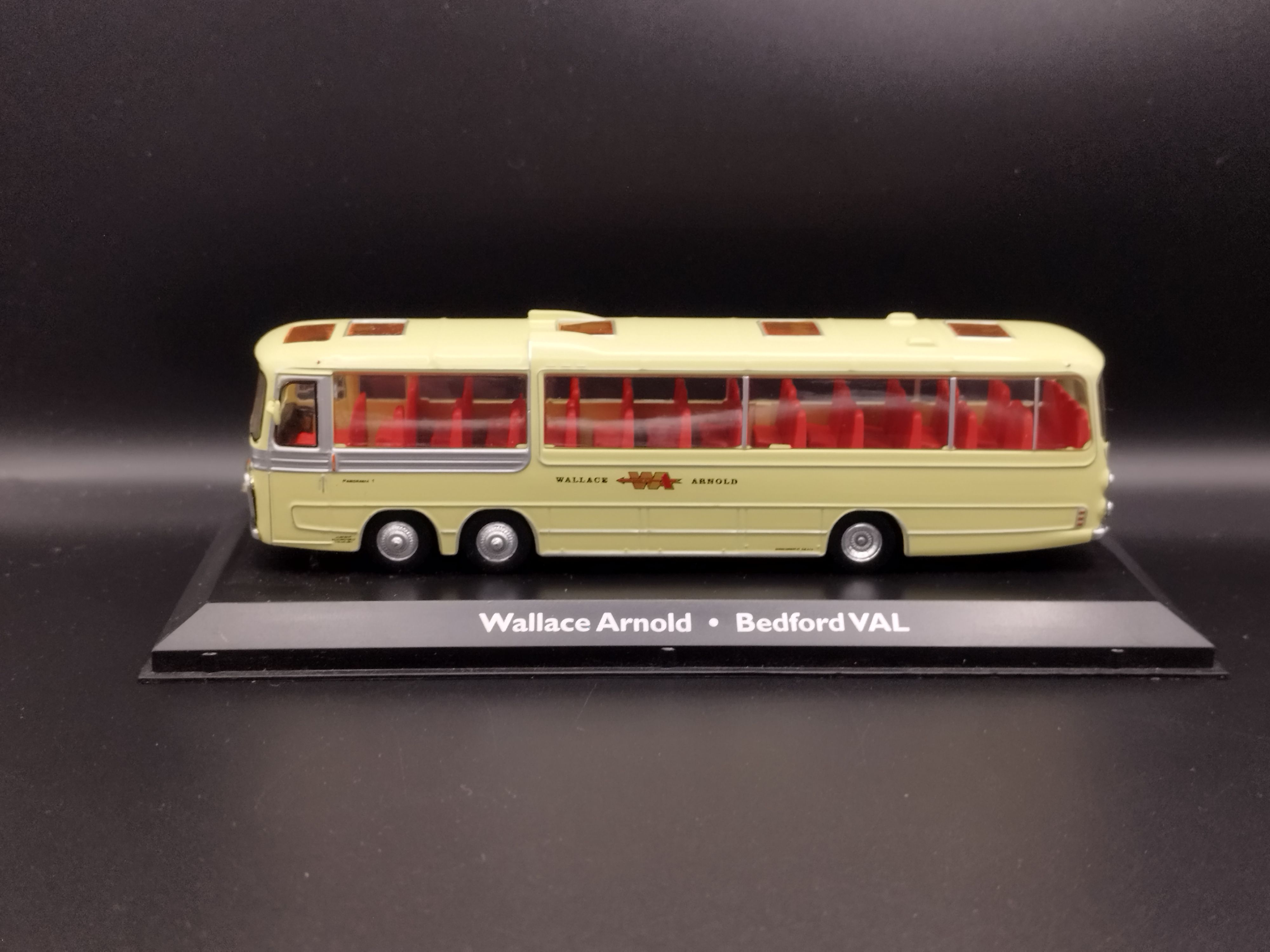 1:72 Atlas BUS Wallace Arnold Bedford VAL model nowy