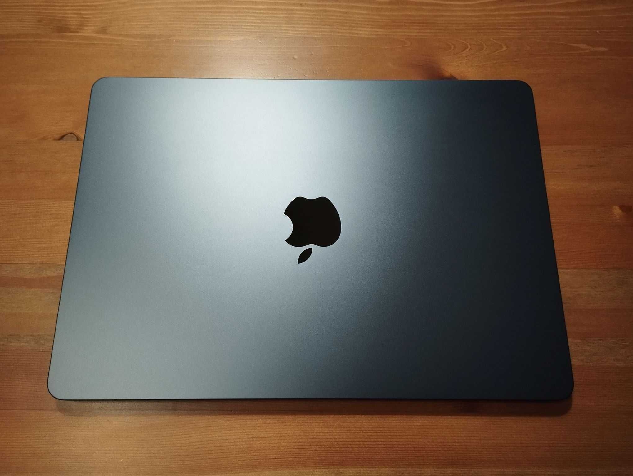 MacBook Air M2 8/256 GB, ekran 13,6", kolor Midnight