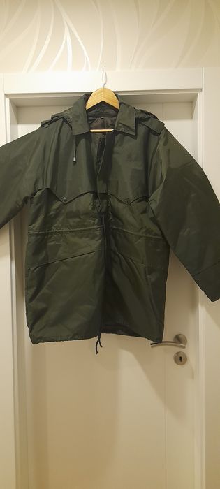 Casaco impermeável acolchoado