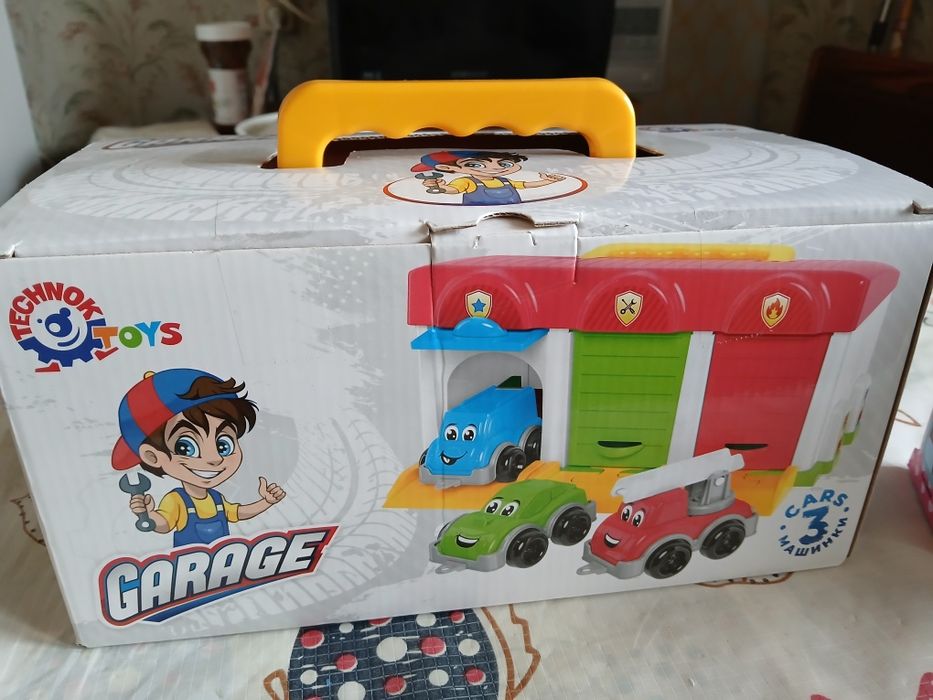 Гараж з воротами, паркінг 3 машинки  technok toys