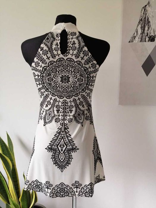 Sukienka lekka biało-czarna ornamenty. Letnia na wesele, komunię, itd.