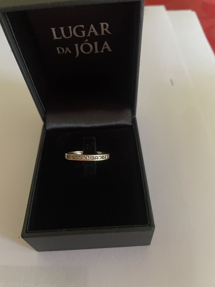 Aliança ouro 19,2kt zircónias
