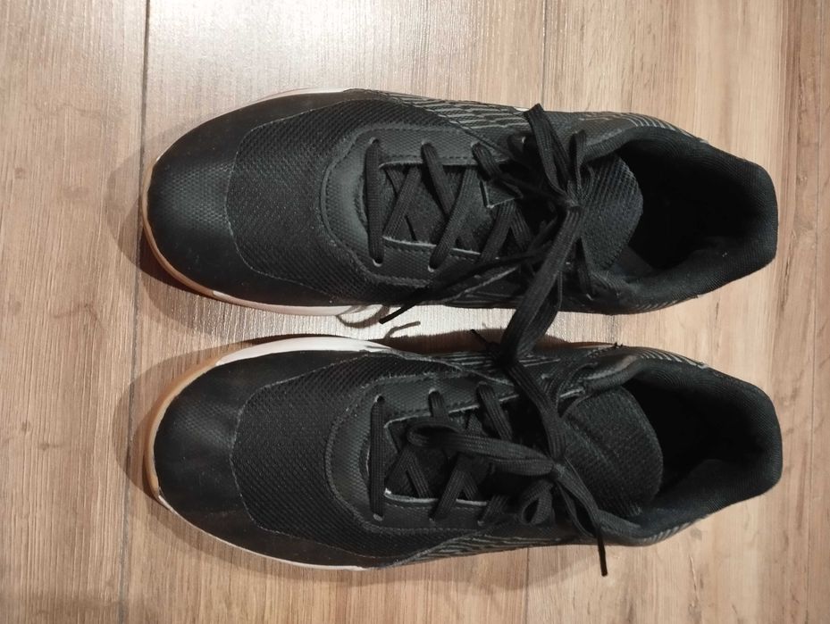 Puma buty halowe sportowe halówki niebrudząca podeszwa, 38,5