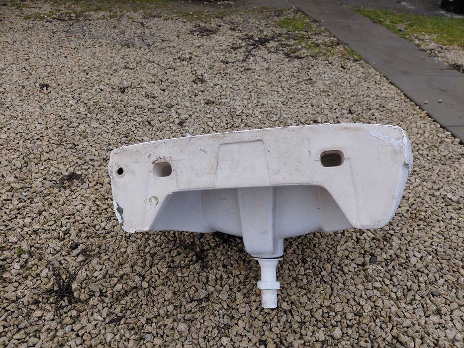 Umywalka łazienkowa z osłoną syfonu