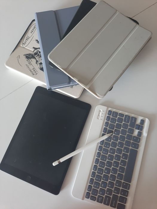 Tablet IPad 9th 64 GB plus pencil i dodatki