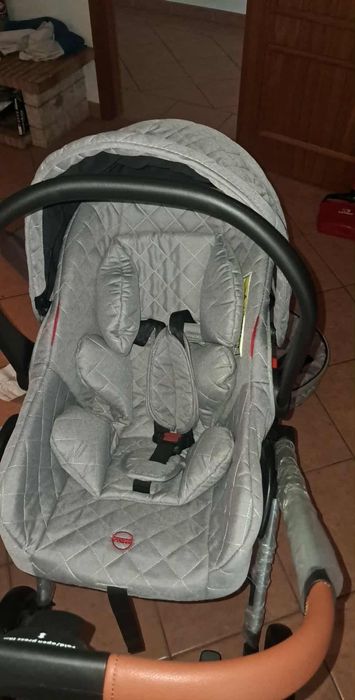 Carrinho bebé novo