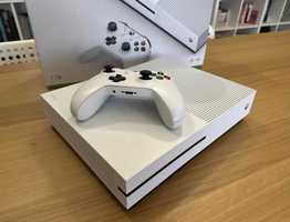 Xbox one S 1TB + 1 pad