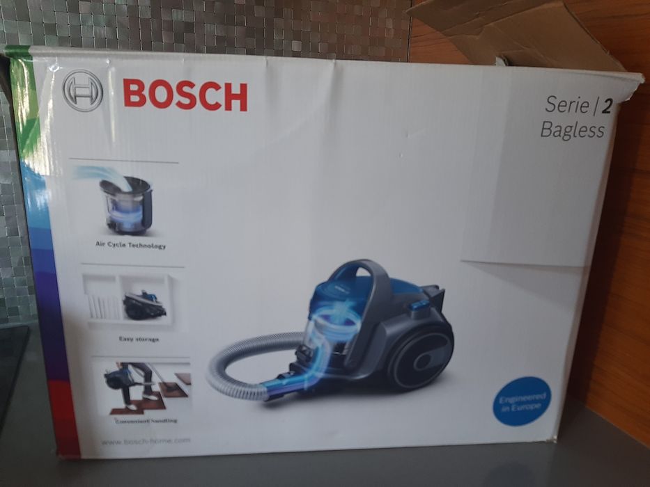 Aspirador Marca  BOSCH série 2 bagless