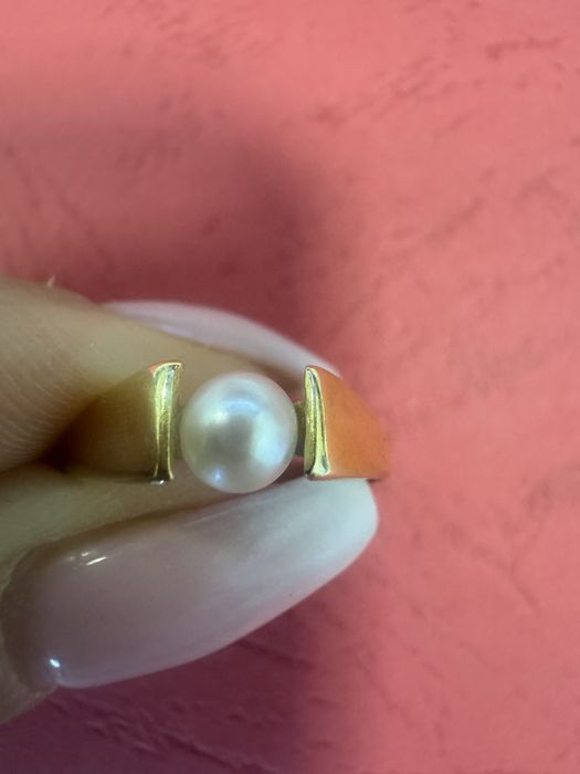 Pierscionek zloty z perlą