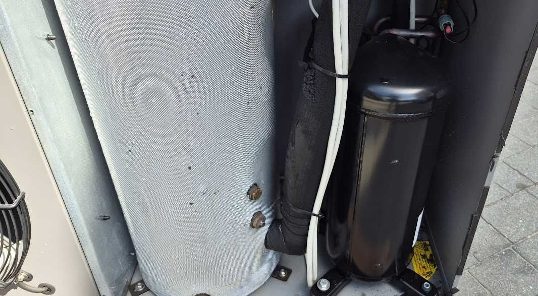 CHILLER Wytwornica wody lodowej UNIFLAIR LRAC090A 19 KW