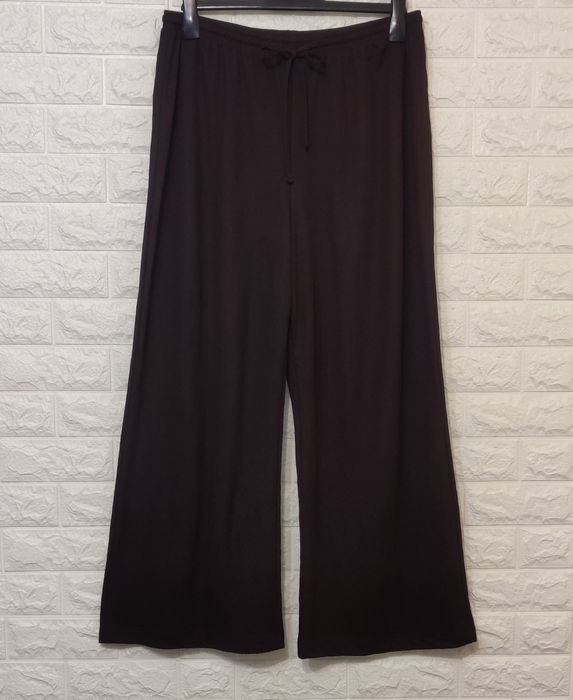 Чорний шоколад, стильні вільні штани із широкими штанинами від H&M.