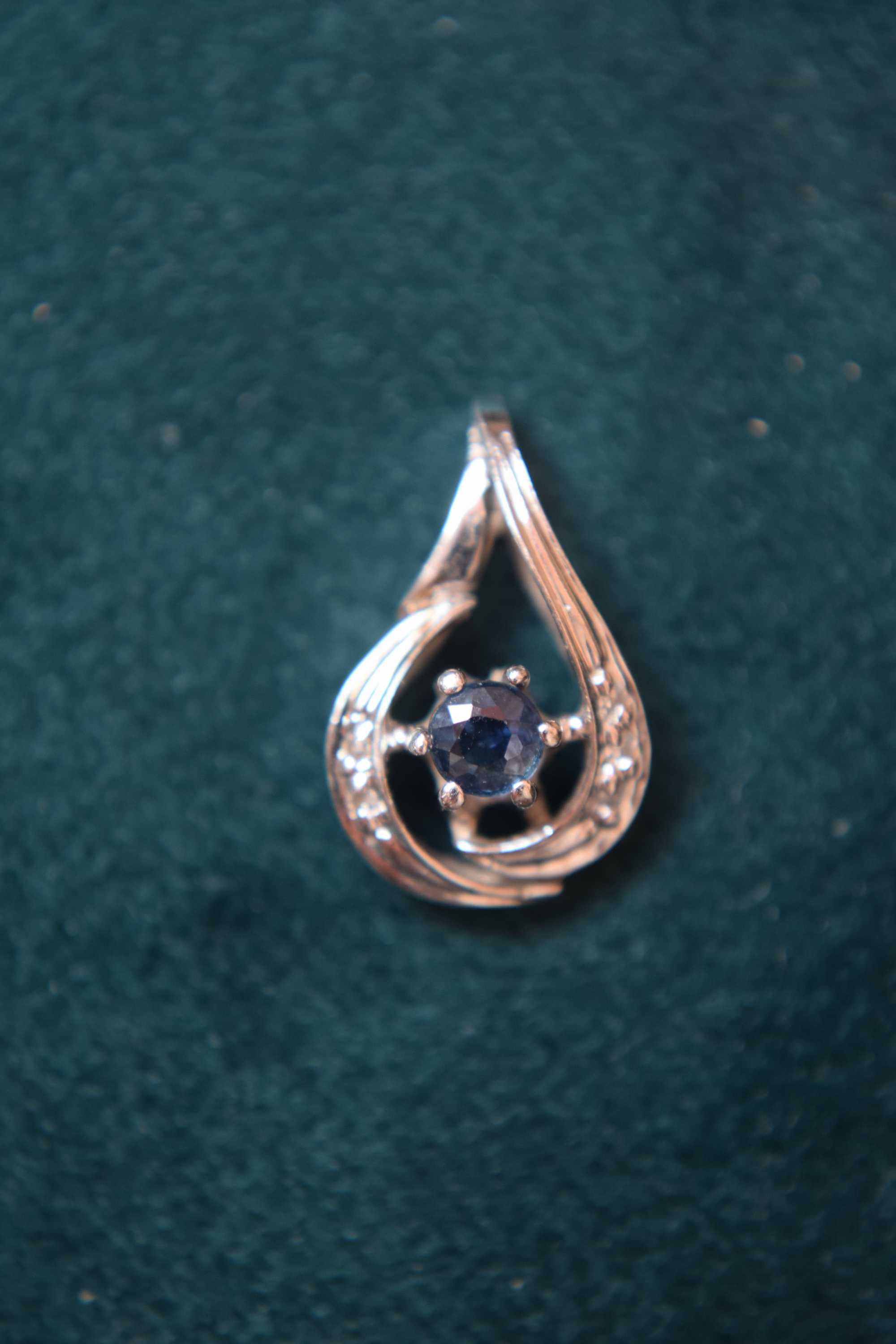 Zawieszka z białego złota 585 z szafirem i diamentami