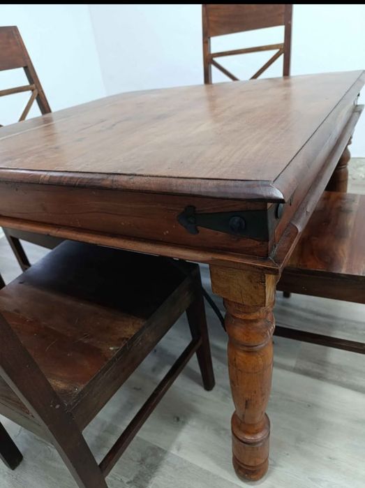 Mesa rústica de madeira tropical maciça com 4 cadeiras