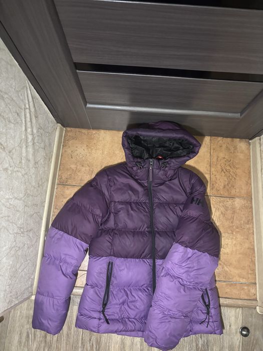 Продам пуховик helly hansen
