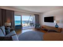 Apartamento T1 com terraço e vista panorâmica.