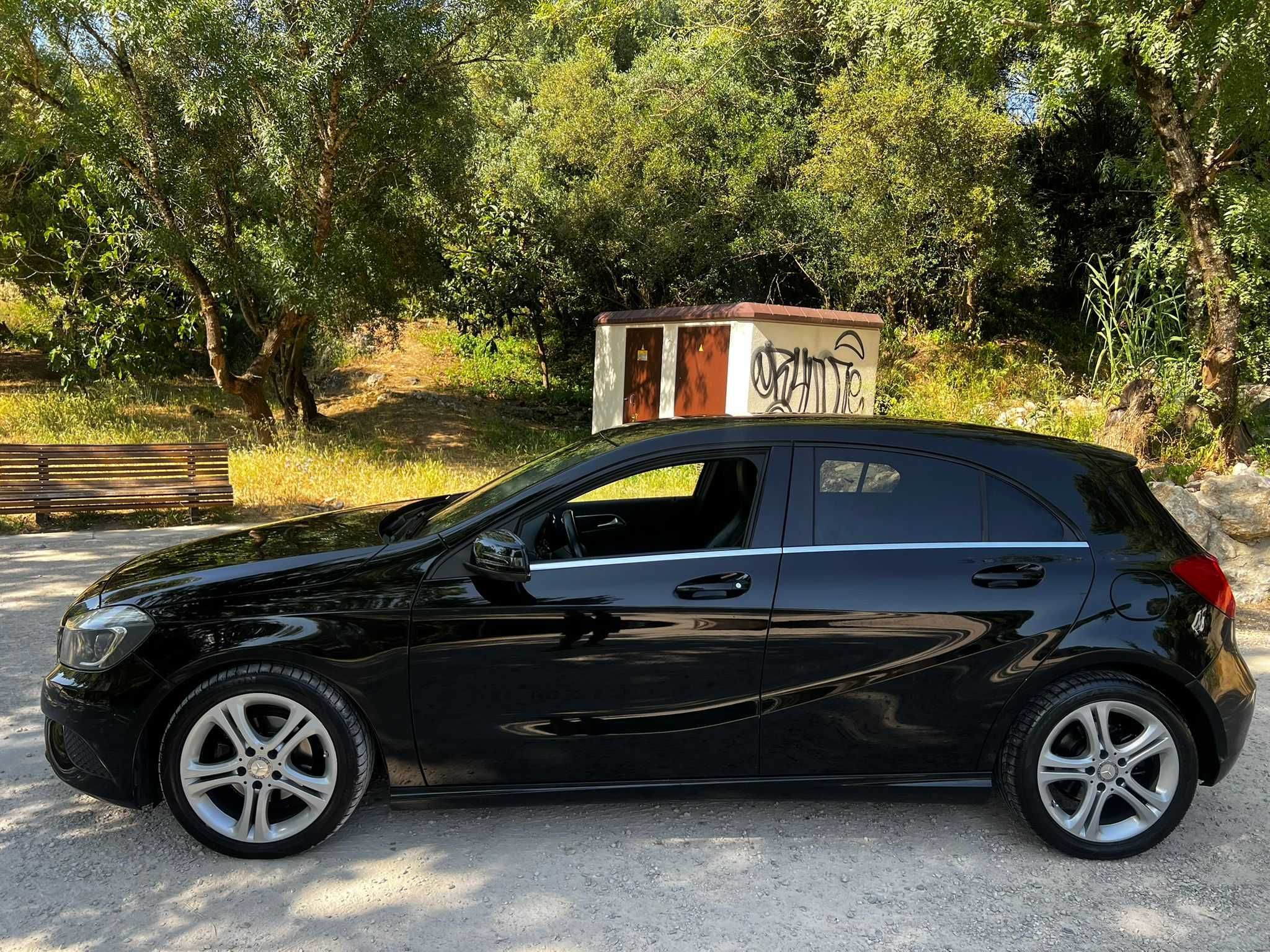 Mercedes Benz A 180 BlueEfficiency Edition Style (SÓ 169.000KM) C/Novo