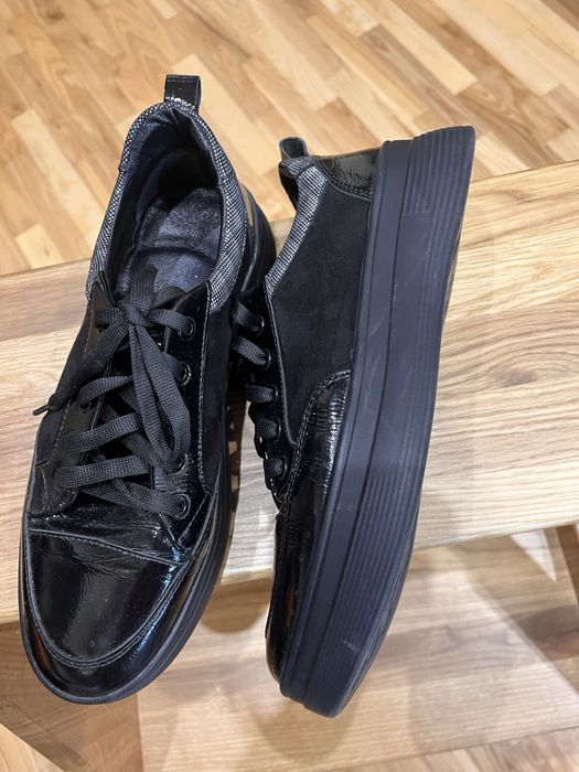 Жіночі туфлі на шнурівці