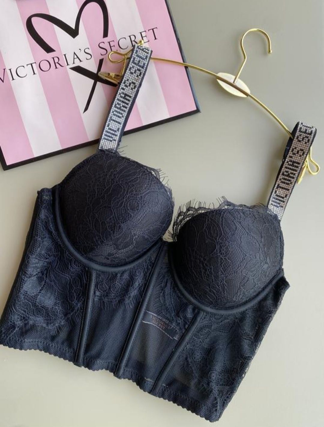 Нижня білизна Victoria's Secret