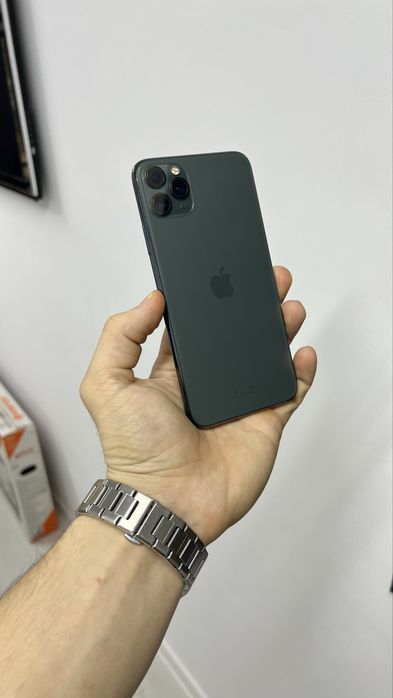11 Pro Max 256 Gb чехол, стекло и шнур идут в комплекте