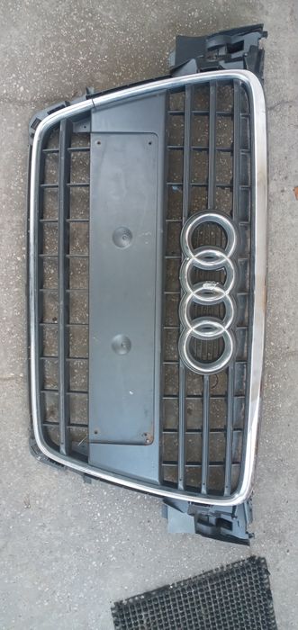 Бвмпера ришітка ауді а4 audi a4  2008-2016