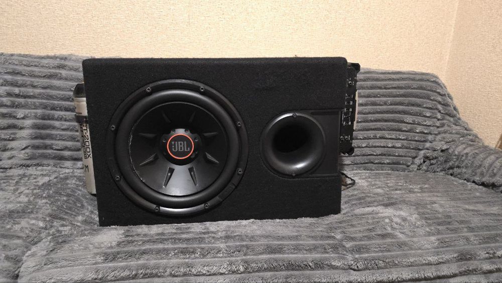 Сабвуфер JBL для автомобіля
