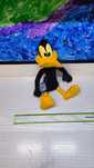 Oryginalna maskotka kaczor daffy w produkcji Warner Bros
