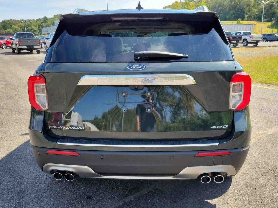 Ford Explorer Platinum      2022