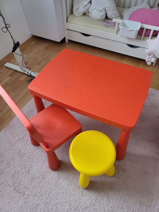 Stolik dzięciecy ikea + 2 krzesła