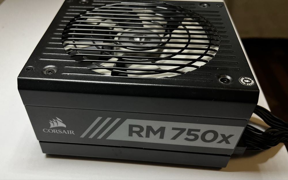 Блок живлення RM750X