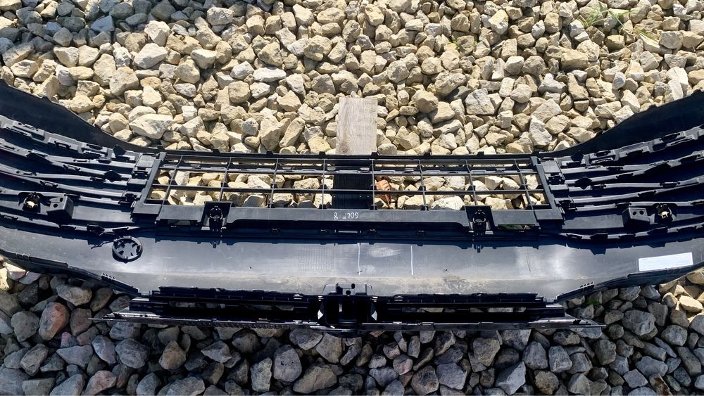 Zderzak przedni 4x PDC HIGHLINE LC9X VW Golf 8 5H 21- oryginal