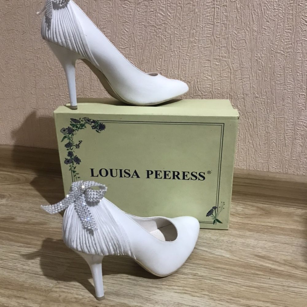 Туфлі білі жіночі весільні/для вінчання LOUISA PEERESS розмір 35