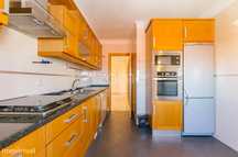 Amplo Apartamento T3 Remodelado com 101m² em Caneças/Ramada/Lisboa