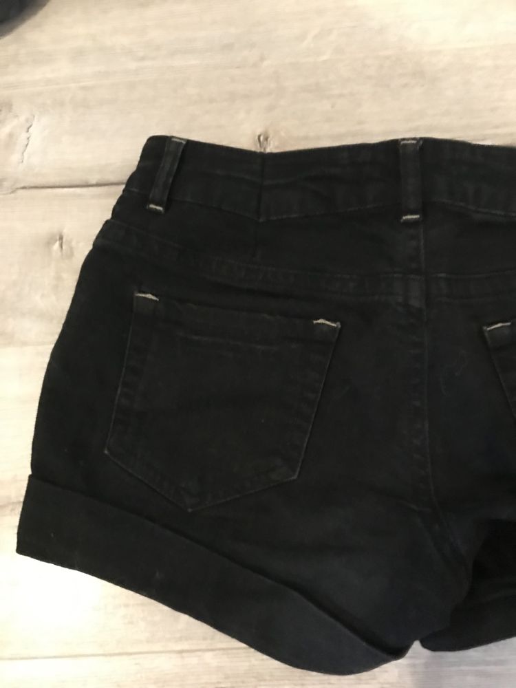 Czarne jeansowe krótkie spodenki