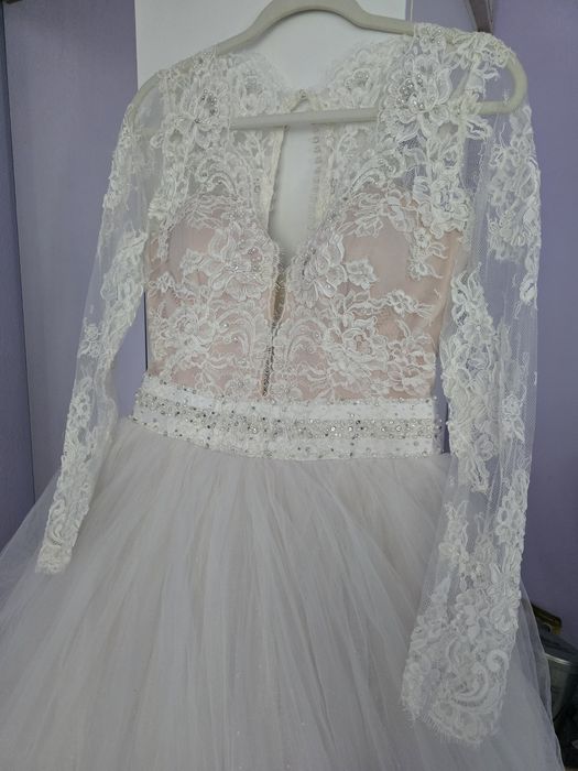Biała Suknia ślubna z łososiowym gorsetem r.46