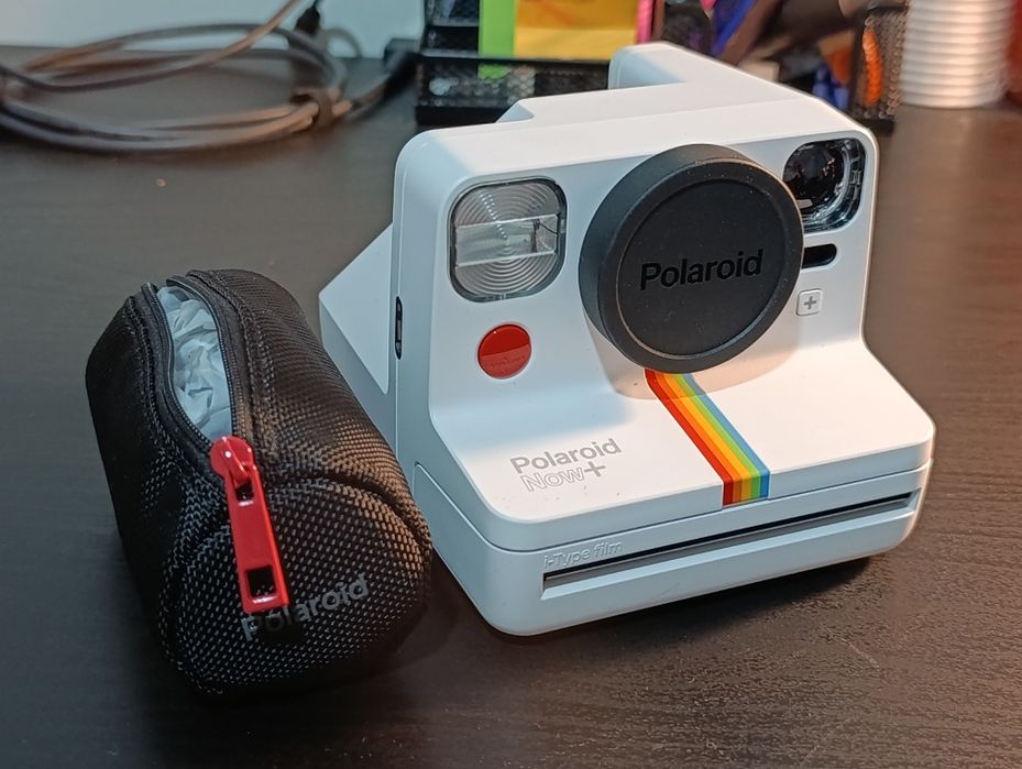 Kit Polaroid NOW+ com filtros e bolsa.