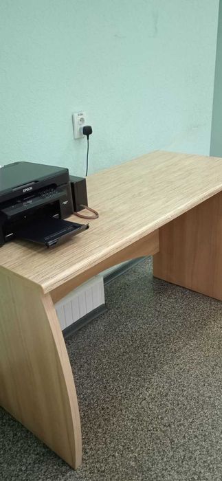 Стіл столовий габаритний