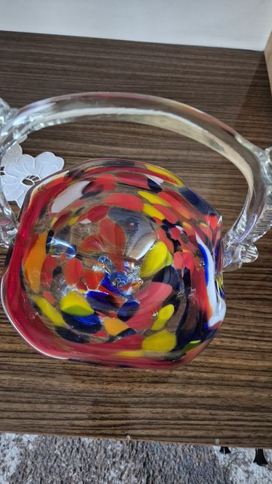 Piękna kolorowa czara