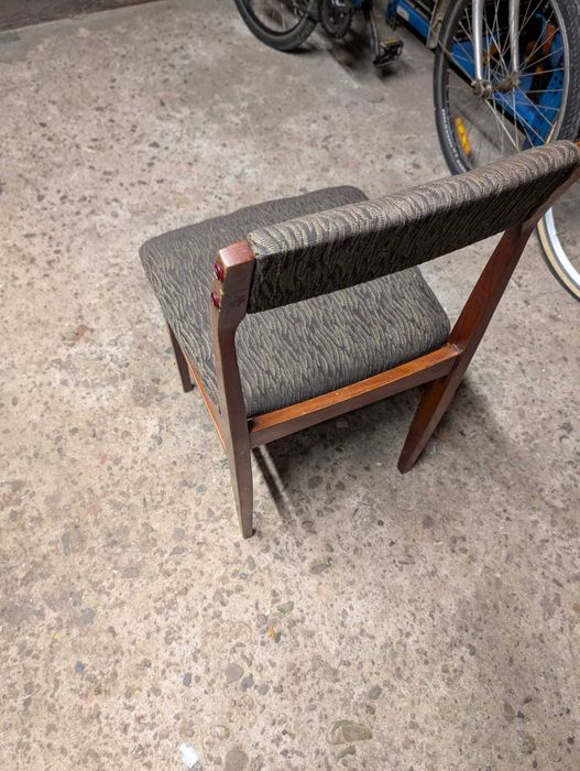 Krzesła drewniane do kuchni salonu