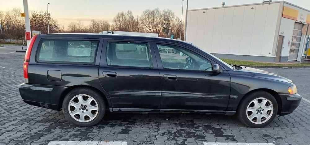 Volvo V70 2002r. 2,4D tani klasyk